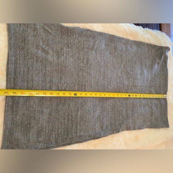 New V Fraas Gray Cashmere Gold Shimmer Blend SCARF Wrap - Picture 6 of 7